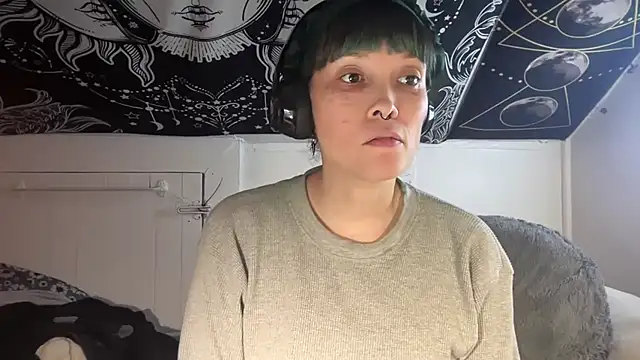 Snapshot of FRRANNKIE chatting on December 16, 9:57 am FRRANNKIE online show from December 16, 9:57 am