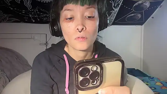 Snapshot of FRRANNKIE chatting on December 17, 8:23 am FRRANNKIE online show from December 17, 8:23 am