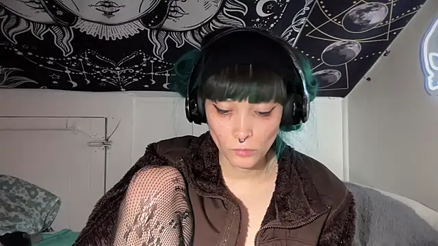 Snapshot of FRRANNKIE chatting on December 18, 6:14 pm FRRANNKIE online show from December 18, 6:14 pm