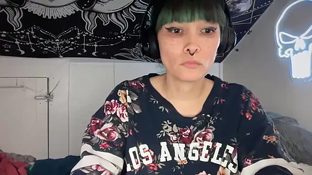 Snapshot of FRRANNKIE chatting on December 19, 4:46 pm FRRANNKIE online show from December 19, 4:46 pm