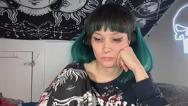 Snapshot of FRRANNKIE chatting on December 19, 7:51 pm FRRANNKIE online show from December 19, 7:51 pm