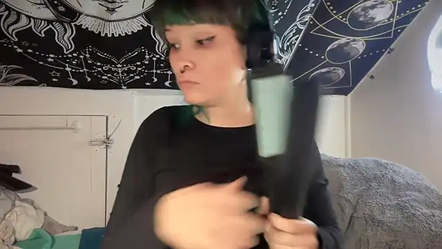 Snapshot of FRRANNKIE chatting on December 20, 12:49 pm FRRANNKIE online show from December 20, 12:49 pm