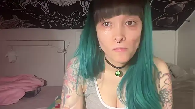 Snapshot of FRRANNKIE chatting on January 3, 1:38 am FRRANNKIE online show from January 3, 1:38 am