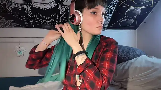 Snapshot of FRRANNKIE chatting on February 1, 12:05 pm FRRANNKIE online show from February 1, 12:05 pm