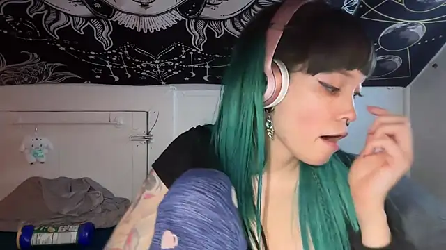 Snapshot of FRRANNKIE chatting on February 4, 4:18 pm FRRANNKIE online show from February 4, 4:18 pm