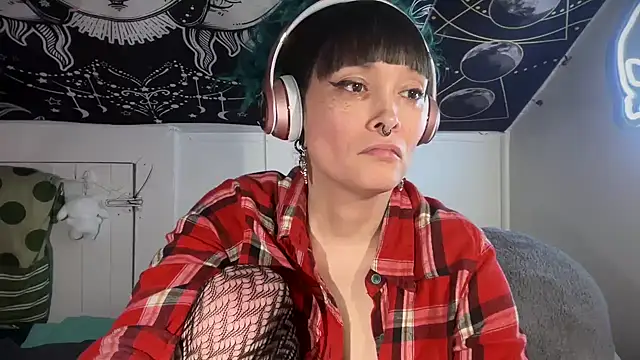 Snapshot of FRRANNKIE chatting on February 16, 6:32 am FRRANNKIE online show from February 16, 6:32 am