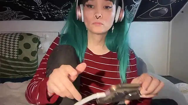 Snapshot of FRRANNKIE chatting on February 20, 1:51 pm FRRANNKIE online show from February 20, 1:51 pm