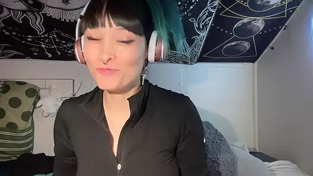 Snapshot of FRRANNKIE chatting on February 24, 8:25 pm FRRANNKIE online show from February 24, 8:25 pm