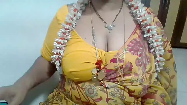 Snapshot of archanatelugu9 chatting on June 24, 2:32 am archanatelugu9 online show from June 24, 2:32 am