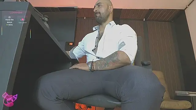 Snapshot of Leon_1234 chatting on April 30, 10:25 pm Leon 1234 online show from April 30, 10:25 pm