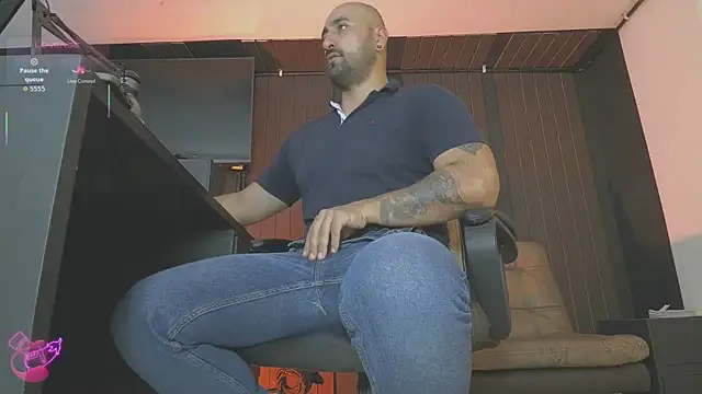 Snapshot of Leon_1234 chatting on May 5, 9:12 pm Leon 1234 online show from May 5, 9:12 pm