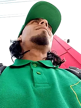 Snapshot of Williamjamess95 chatting on December 28, 2:53 pm Williamjamess95 online show from December 28, 2:53 pm
