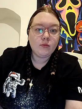 Sexycurvyemilyy online show from November 18, 3:49 pm