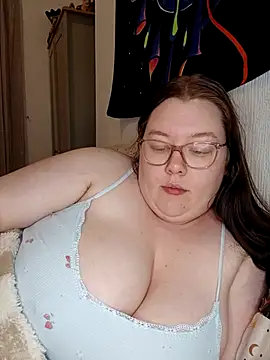 Snapshot of Sexycurvyemilyy chatting on March 9, 10:03 pm Sexycurvyemilyy online show from March 9, 10:03 pm