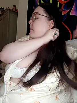 Snapshot of Sexycurvyemilyy chatting on March 15, 9:10 pm Sexycurvyemilyy online show from March 15, 9:10 pm