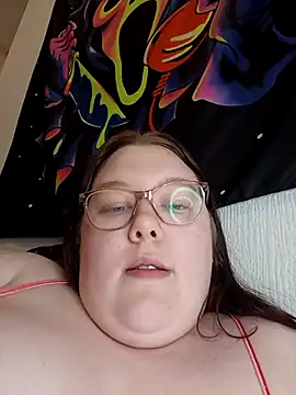 Snapshot of Sexycurvyemilyy chatting on March 25, 10:05 pm Sexycurvyemilyy online show from March 25, 10:05 pm