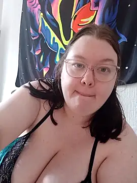 Snapshot of Sexycurvyemilyy chatting on April 13, 3:50 pm Sexycurvyemilyy online show from April 13, 3:50 pm