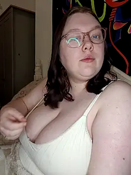 Snapshot of Sexycurvyemilyy chatting on April 21, 8:55 pm Sexycurvyemilyy online show from April 21, 8:55 pm