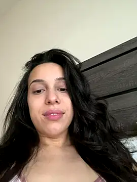 Snapshot of Natur4lBeautyb33 chatting on December 5, 3:39 pm Natur4lBeautyb33 online show from December 5, 3:39 pm