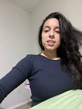 Snapshot of Natur4lBeautyb33 chatting on December 8, 4:25 am Natur4lBeautyb33 online show from December 8, 4:25 am