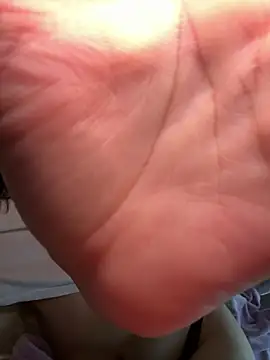 Snapshot of Natur4lBeautyb33 chatting on October 2, 1:07 pm Natur4lBeautyb33 online show from October 2, 1:07 pm