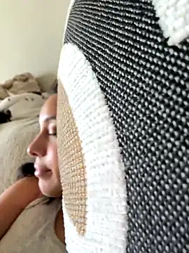 Snapshot of Natur4lBeautyb33 chatting on October 21, 8:53 pm Natur4lBeautyb33 online show from October 21, 8:53 pm