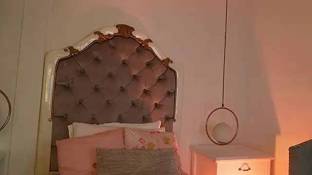 Victoria Watsson online show from February 24, 1:31 pm