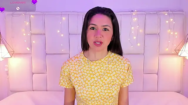 Snapshot of SarahSophia_ chatting on February 1, 11:21 am SarahSophia online show from February 1, 11:21 am