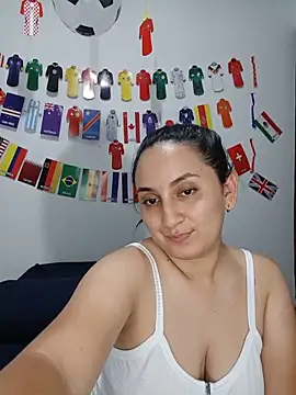 Snapshot of Angeelus2 chatting on June 20, 6:54 pm Angeelus2 online show from June 20, 6:54 pm