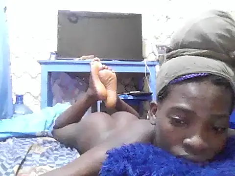 Snapshot of pretty-lolo chatting on February 7, 3:01 am pretty-lolo online show from February 7, 3:01 am