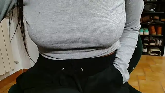 Snapshot of patatinahot87 chatting on February 3, 5:40 pm patatinahot87 online show from February 3, 5:40 pm