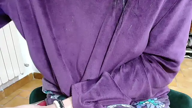 Snapshot of patatinahot87 chatting on February 4, 6:14 pm patatinahot87 online show from February 4, 6:14 pm