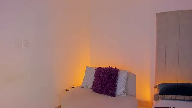 Snapshot of luisah_ chatting on July 11, 8:22 pm luisah online show from July 11, 8:22 pm