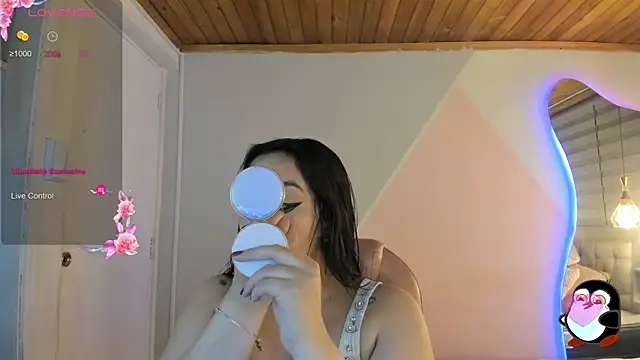 Snapshot of cristal__hot_1 chatting on August 3, 5:17 am cristal hot 1 online show from August 3, 5:17 am