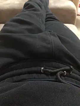 Snapshot of MoochedTape chatting on December 4, 6:28 pm MoochedTape online show from December 4, 6:28 pm