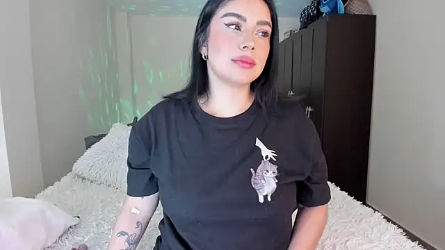 Snapshot of rosalie_lust chatting on February 25, 3:31 am rosalie lust online show from February 25, 3:31 am