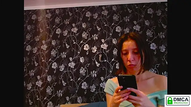 Snapshot of Sophi_Cute chatting on June 2, 1:35 pm Sophi Cute online show from June 2, 1:35 pm