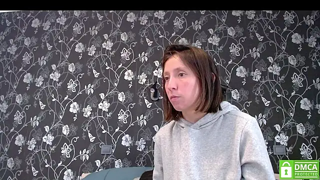 Snapshot of Sophi_Cute chatting on July 9, 11:25 am Sophi Cute online show from July 9, 11:25 am