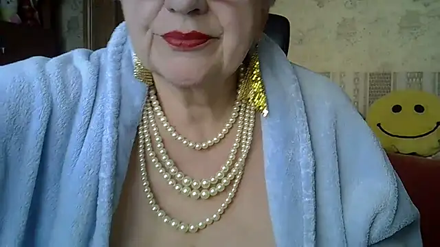 Snapshot of SweetCherry27 chatting on April 20, 6:38 am SweetCherry27 online show from April 20, 6:38 am