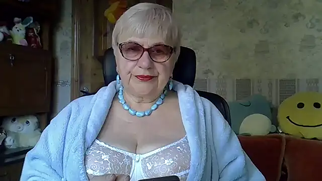 Snapshot of SweetCherry27 chatting on April 23, 4:14 am SweetCherry27 online show from April 23, 4:14 am