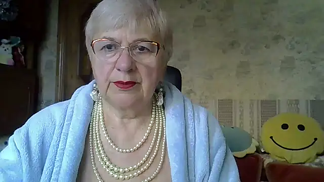 Snapshot of SweetCherry27 chatting on April 26, 4:54 am SweetCherry27 online show from April 26, 4:54 am