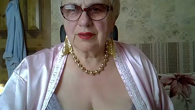 Snapshot of SweetCherry27 chatting on May 6, 2:44 pm SweetCherry27 online show from May 6, 2:44 pm