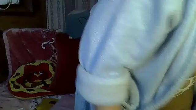 Snapshot of SweetCherry27 chatting on May 7, 4:23 pm SweetCherry27 online show from May 7, 4:23 pm