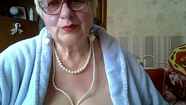 Snapshot of SweetCherry27 chatting on May 11, 2:45 pm SweetCherry27 online show from May 11, 2:45 pm