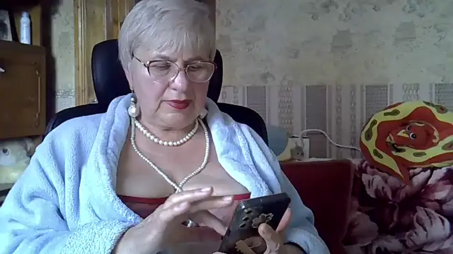 Snapshot of SweetCherry27 chatting on May 11, 4:15 pm SweetCherry27 online show from May 11, 4:15 pm