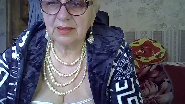 Snapshot of SweetCherry27 chatting on May 13, 3:42 pm SweetCherry27 online show from May 13, 3:42 pm