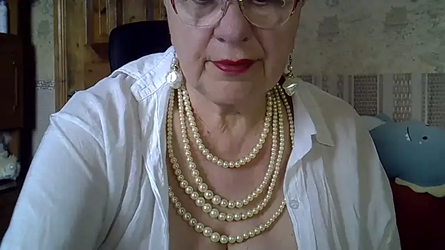 Snapshot of SweetCherry27 chatting on May 18, 4:13 pm SweetCherry27 online show from May 18, 4:13 pm