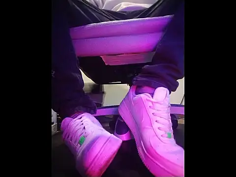 curiousskinny3 online show from February 27, 5:07 am