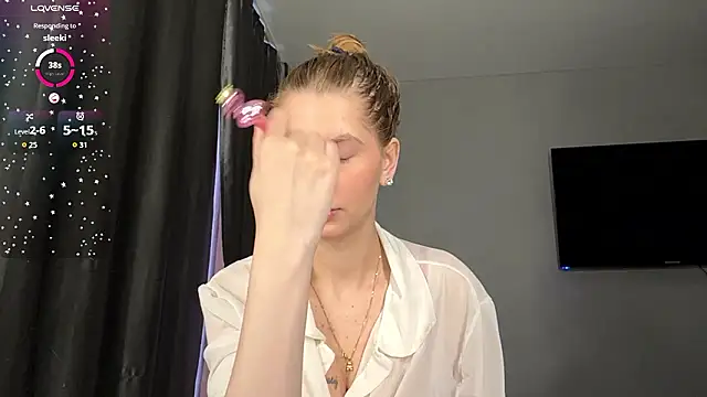 Snapshot of SofyBruno chatting on January 19, 7:01 am SofyBruno online show from January 19, 7:01 am