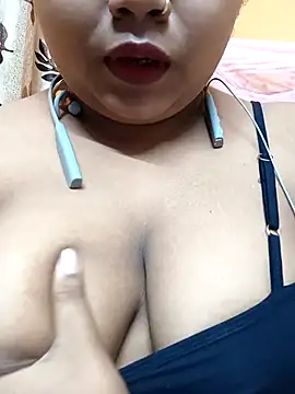 Sophiaboudi online show from February 12, 5:37 pm